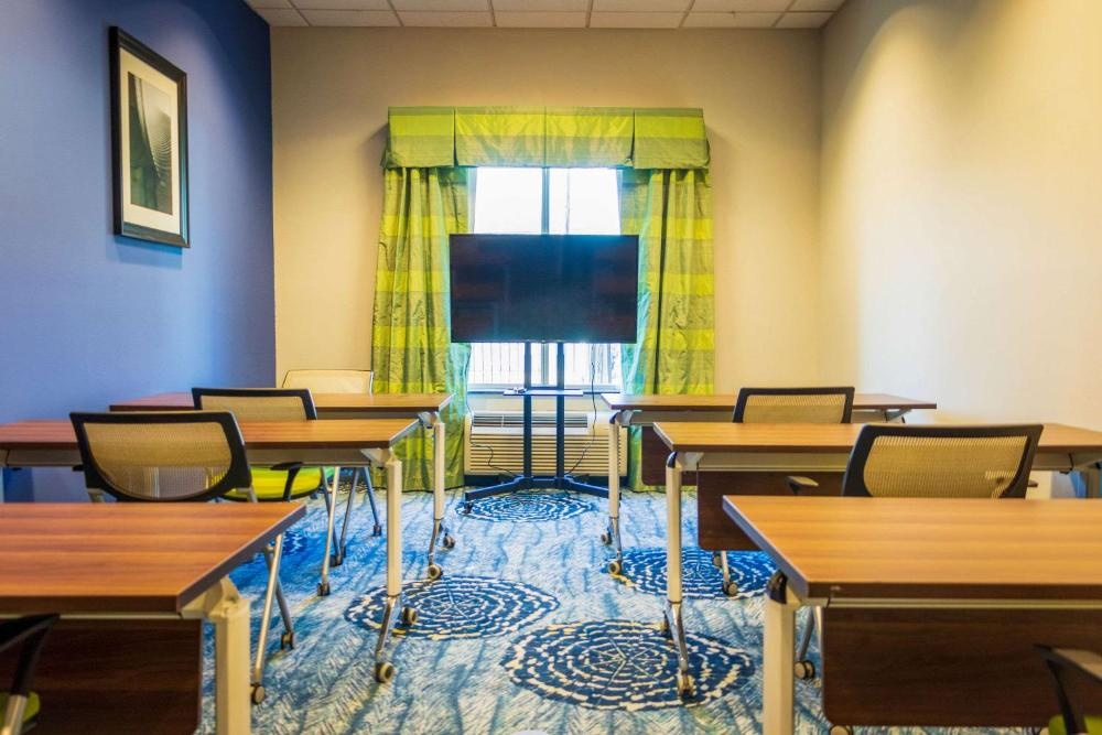 Comfort Inn & Suites Plainville-Foxboro